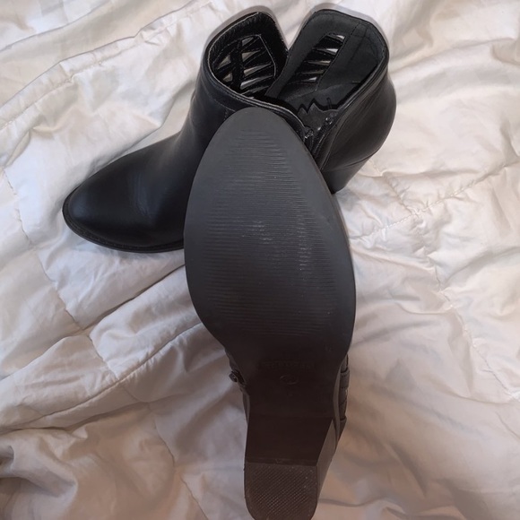 BLACK BOOTIES - Picture 3 of 3